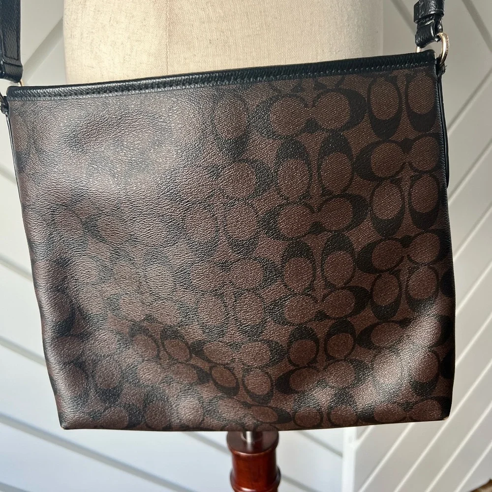 Coach signature black brown crossbody bag coated canvas GUC - Picture 3 of 11